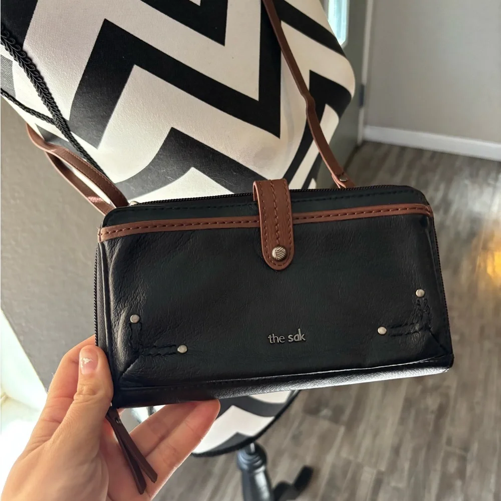 The Sak Black and Brown Crossbody Bag - Picture 2 of 3